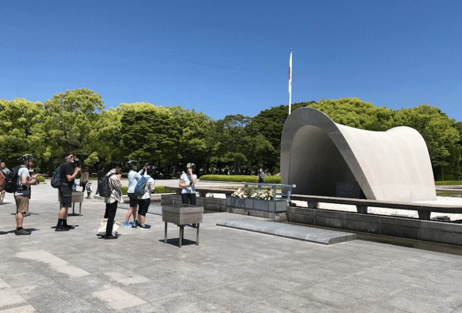 Hiroshima: Best of Hiroshima Guided Bike Tour - Gokoku Jinja and Hiroshima Castle Grounds for a Samurai-Era Contrast