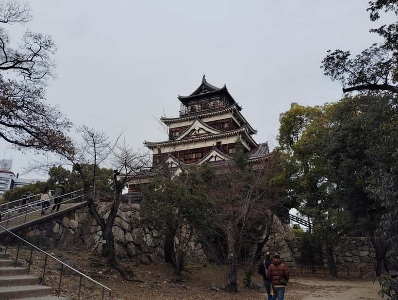 Hiroshima Castle 1h guide tour - Inside the tower: Mori clan, Edo-period life, and old Hiroshima streets