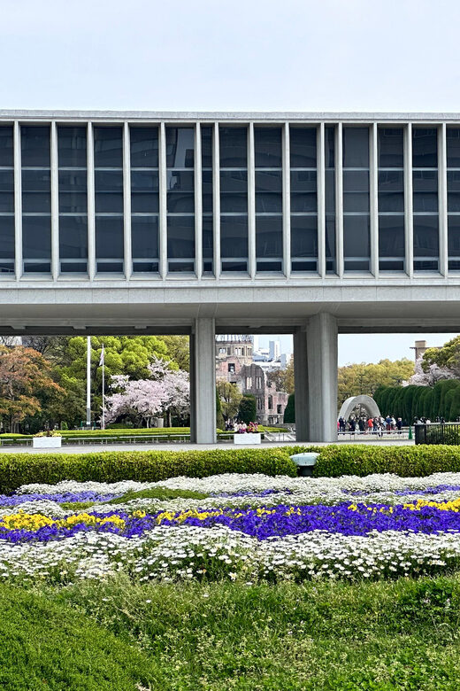 Hiroshima; Hiroshima Peace Memorial Museum and Castle Tour - Atomic Bomb Dome and the Hypocenter: Ground Zero With a Narrative