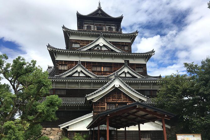 Hiroshima in a Nutshell: Morning Bike Adventure - Shukkei-en Garden Break: Included Ticket and the Design Behind the Green