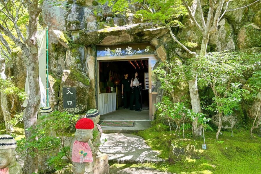 Hiroshima: Miyajima Half-day Historical Walking Tour - Lunch in Hiroshima style: oysters, fried momiji dumplings, and smarter choices