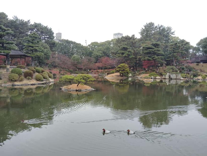 Hiroshima: Shukkei-en Garden with local guide 90min - Boat Landing and the Moon-Viewing Stage