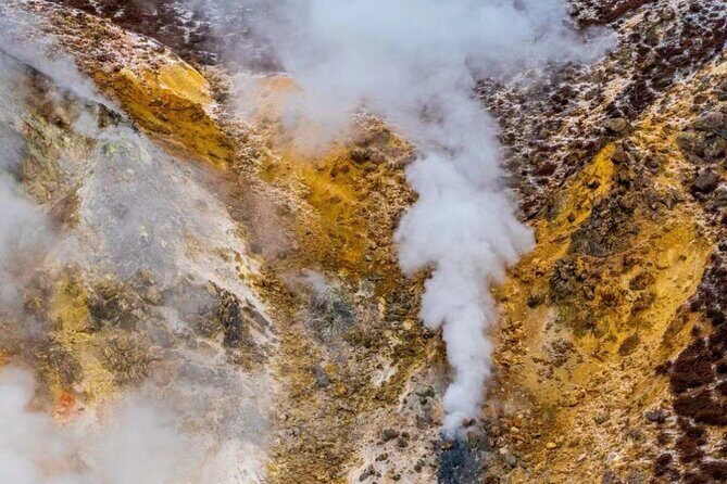 Hokkaido Noboribetsu Lake Toya, Otaru Panoramic Tour From Sapporo - Showa Shinzan area and the bear ranch: decide based on your comfort level