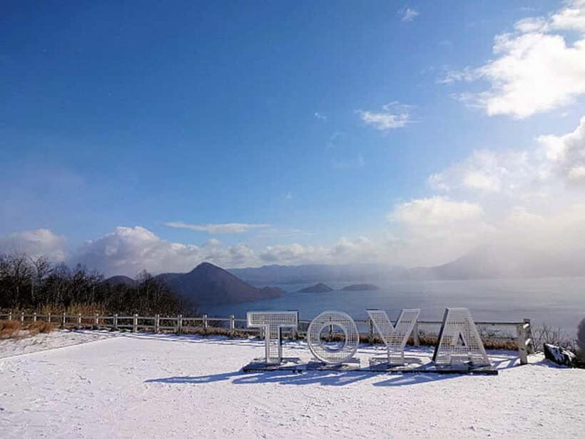 Hokkaido Tour:Sapporo to Noboribetsu, Lake Toya,Ice Festival - Toyako Onsen: where winter strolling is the point