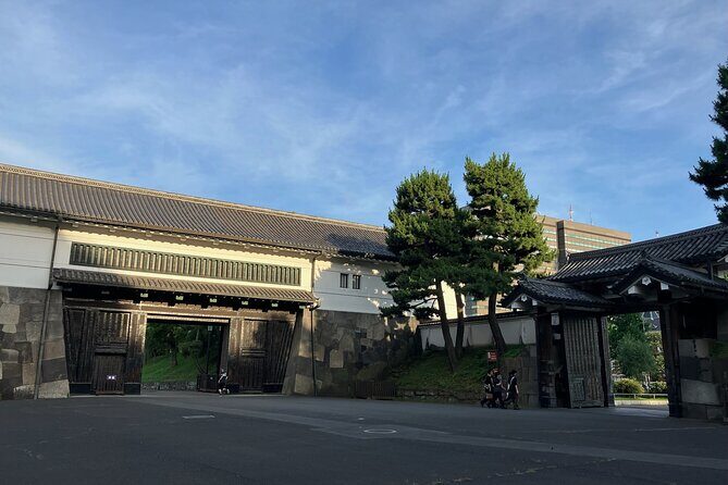 Imperial Palace or Edo Castle Time Trip Learning Walking Tour - Group size and pacing: why 8 people is a sweet spot