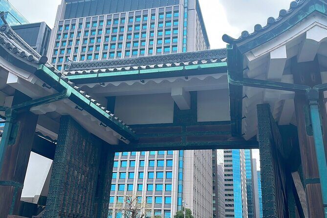 Imperial Palace to Tokyo Station Historical Walking Tour - Hyakunin Bansho Guardhouse: order in a small footprint