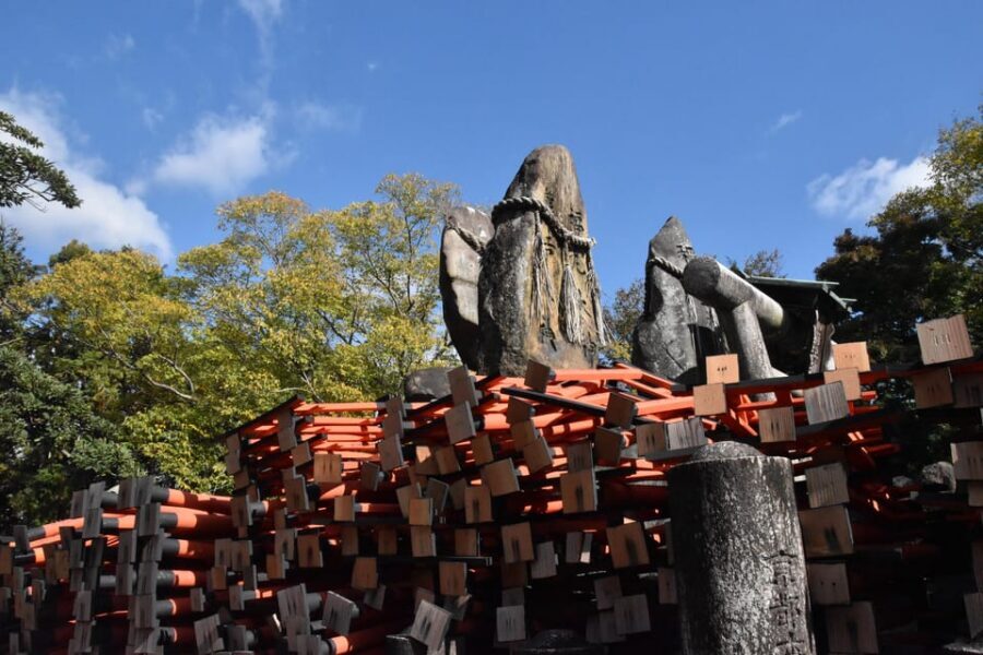 Inside of Fushimi Inari - exploring and lunch with locals - Lunch at a traditional soba restaurant (plus Inari sushi)
