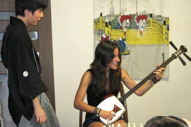Japanaese tradtional Tsugaru Shamisen music lesson in Tokyo - The performance part: hearing award-winning Tsugaru technique up close