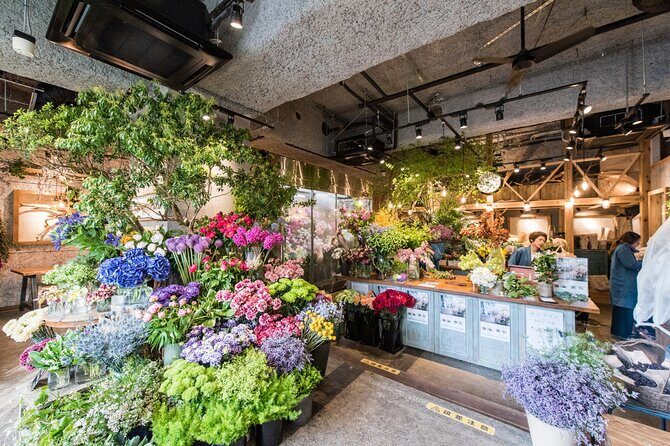 Japanese flower arranging (Ikebana) Experience/Workshop in Tokyo - First Stop: Kōjimachi, a real flower studio, and getting oriented fast