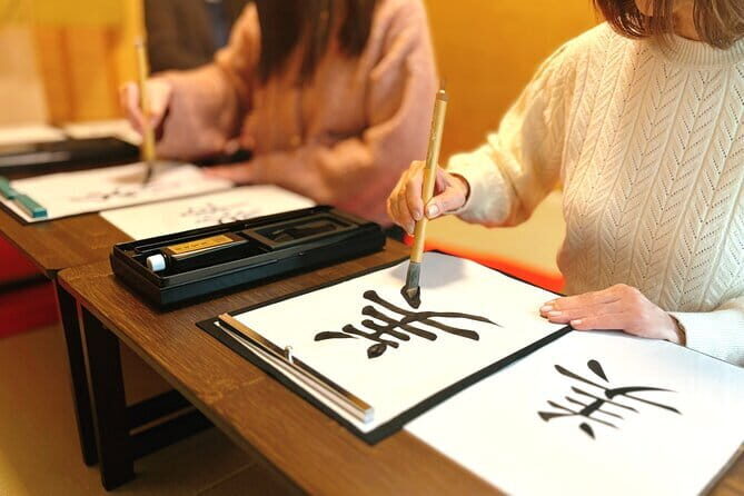 Japanese miniature kimono made with origami in Osaka - Price and value: $65.32 for 1.5 hours of handmade instruction