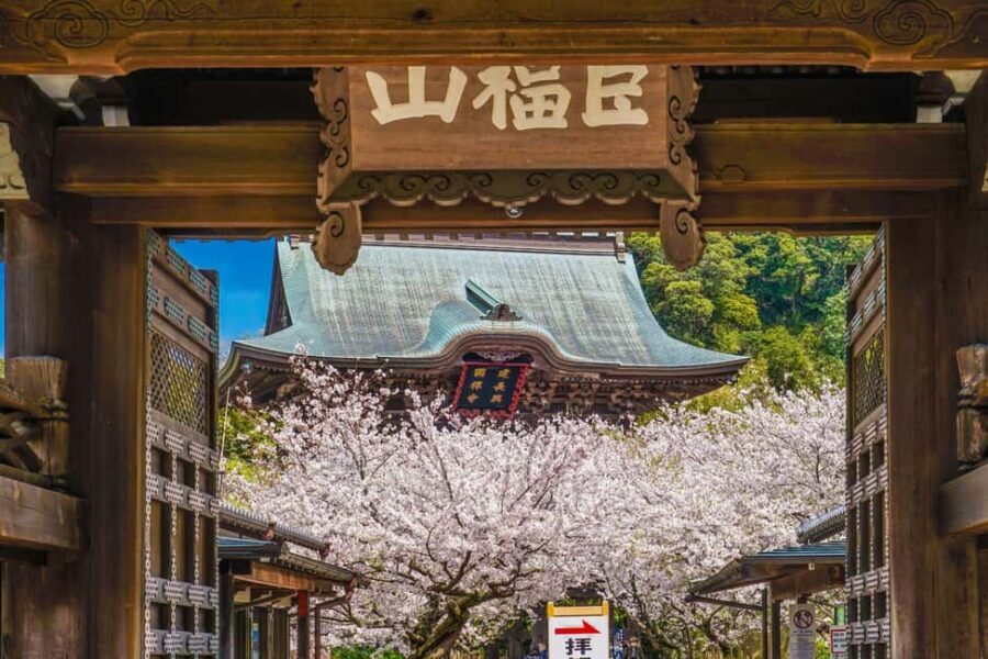 Kamakura: A Journey Through Medieval Japan - Engaku-ji: Zen’s Big Stage and Political Power