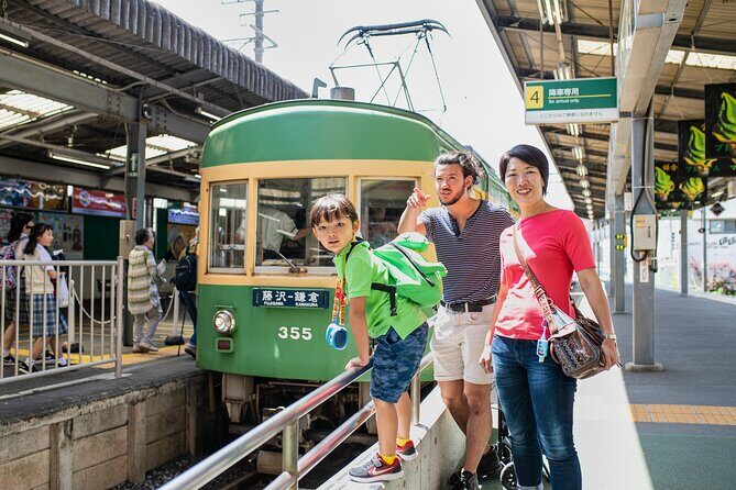 Kamakura Day Trip from Tokyo with a Local: Private & Personalized - The classic start: Komachi Street, then Hachimangu Shrine
