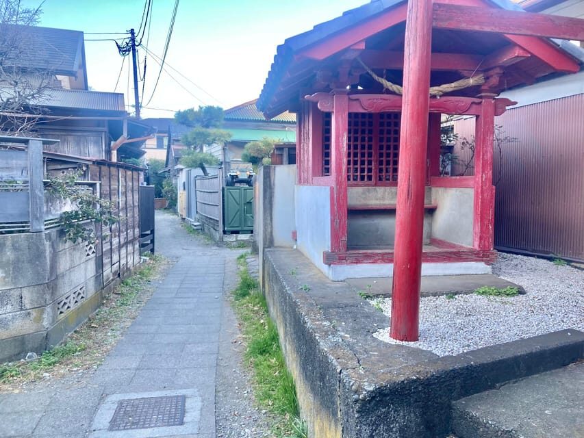 Kamakura: Half day Walking tour & Japanese sweets - Narrow Rear Streets and Shortcuts: Where the Real Kamakura Mood Happens
