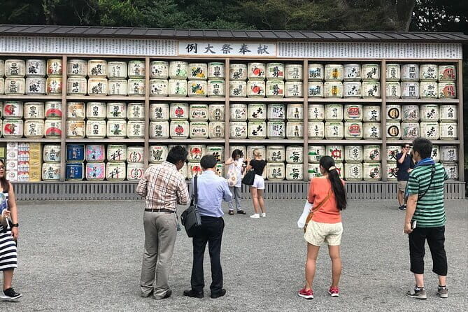 Kamakura Heritage Bike or Walk Tour with ex-Rickshaw guide - Stop 2: Tsurugaoka Hachimangu—where the samurai story becomes visible