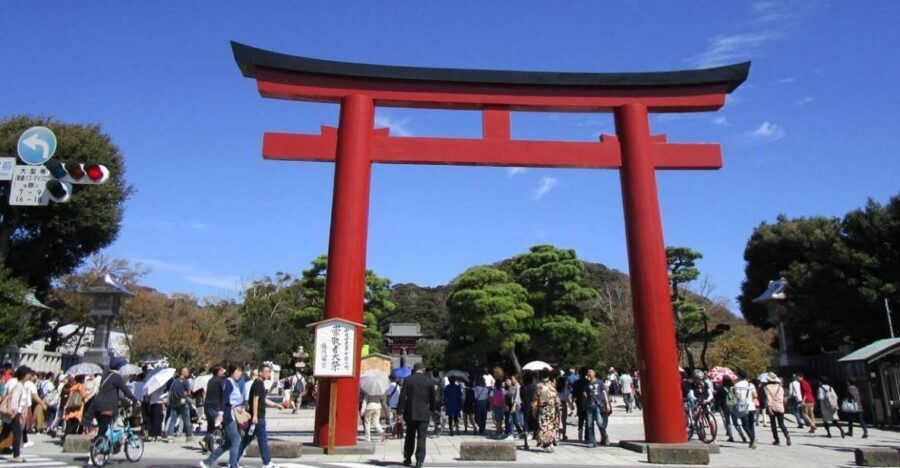 Kamakura: Private Guided Walking Tour with Local Guide - Entering the Great Buddha: the scale you can’t fake