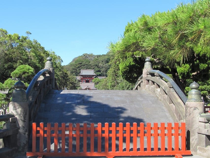 Kamakura Temples Private Guided Tour from Tokyo - Tsurugaoka Hachimangu Shrine: Shinto at the heart of Kamakura