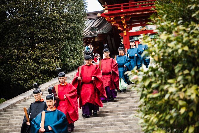 Kamakura Tour with Pro Photographer: Tsurugaoka Hachimangu shrine - Entering Tsurugaoka Hachimangu: a shrine built for photos