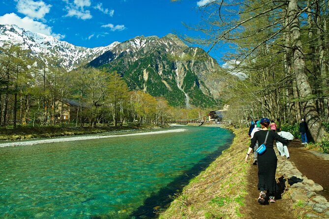 Kamikochi & Matsumoto Castle: A Perfect Nature & Heritage Day - Weather, shoes, and the small details that protect the experience