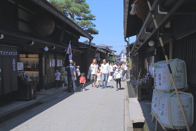 Kanazawa and Shirakawago/Photoshoot by professional photographer - Shirakawago first: gassho-zukuri village time travel