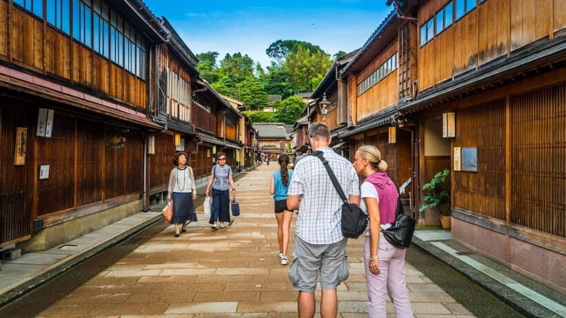 Kanazawa: City Highlights & Hidden Gems Private Walking Tour - Starting points: hotel pickup and the Kanazawa Station option