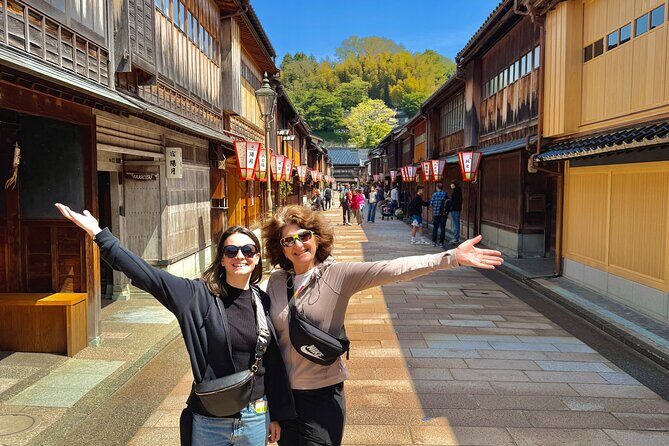 Kanazawa Full Day Private Tour to Top Highlights with Local Guide - Higashi Chaya District and Ochaya Shima teahouse visit