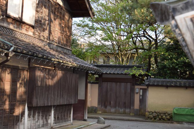 Kanazawa Full-Day Tour Private & Personalized with a Local Guide - Where the tour starts: Kanazawa Station, then straight into the city