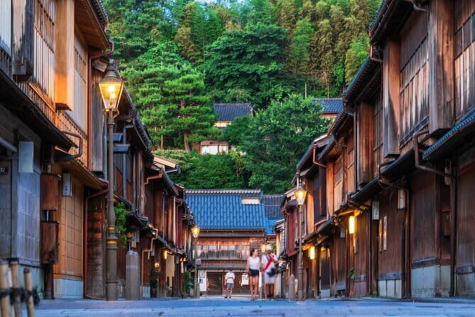 Kanazawa Half Day Private Tour - Castle, Garden, Geisha District - Price and what you really get for $162.48 per person