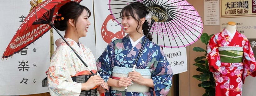 Kanazawa: Japanese Kimono Rental near Higashi Chaya District - Walking Higashi Chaya District in Kimono