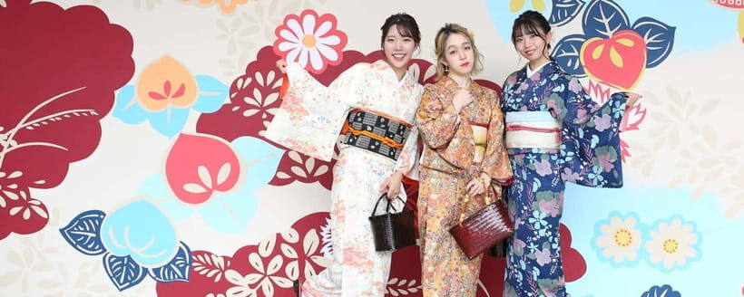 Kanazawa: Japanese Kimono Rental near Higashi Chaya District - Dressing Time: Choosing Your Kimono and Getting Fitted