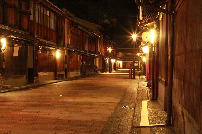Kanazawa Night Tour with Local Meal and Drinks - Key highlights worth planning around