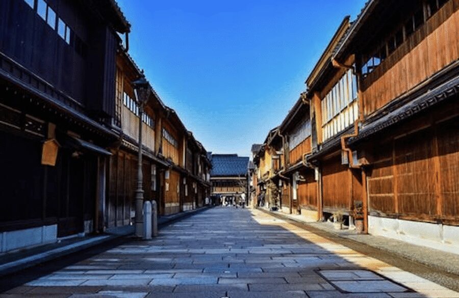 Kanazawa: Private Custom Tour with Local Guide - Omicho Market and Kanazawa seafood: plan for lunch without stress