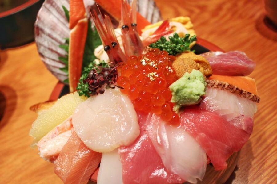 Kanazawa: Private Food Tasting Walking Tour - Izakaya time: seasonal sashimi plus a local drink