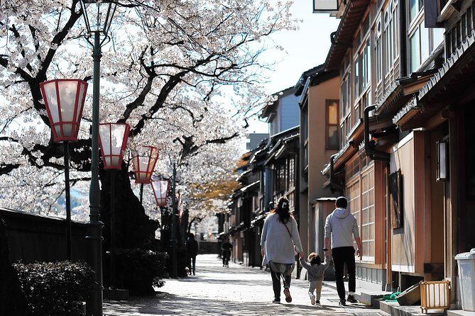 Kanazawa private half day/Photoshoot by professional photographer - Why a private Kanazawa photoshoot is a great use of half a day