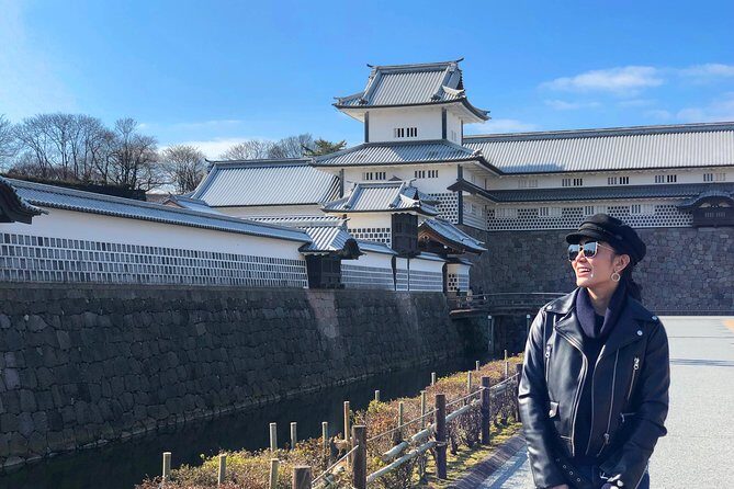 Kanazawa Private Tour with a Local – Highlights & Hidden Gems - Kenrokuen Garden: Where the Walk Slows and Details Matter