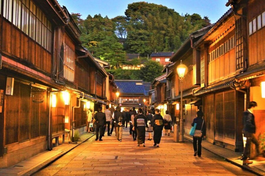 Kanazawa: Private Tour with Local Guide - Meeting your guide and building your route from scratch