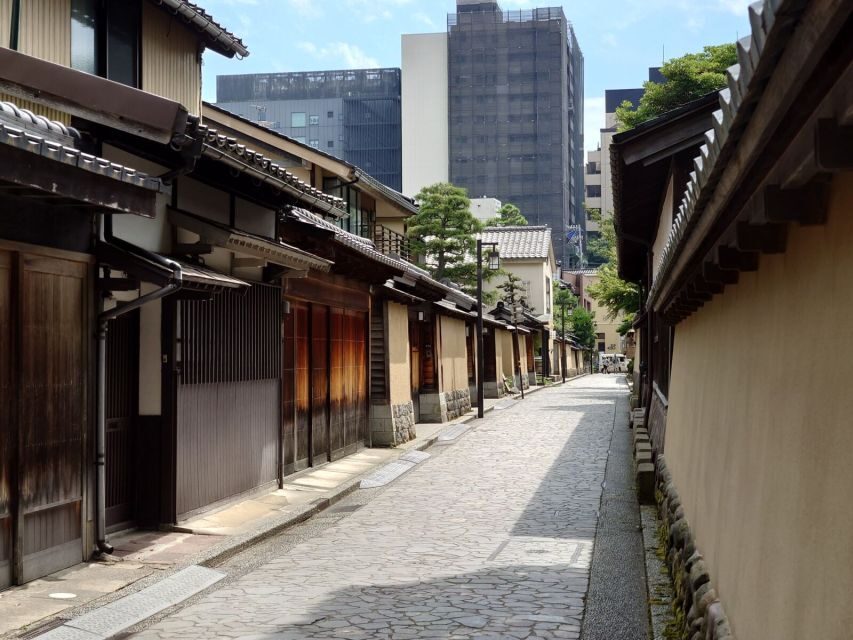 Kanazawa: Samurai, Matcha, Gardens and Geisha Full-Day Tour - Lunch Break, Shopping Stops, and How Free Time Works