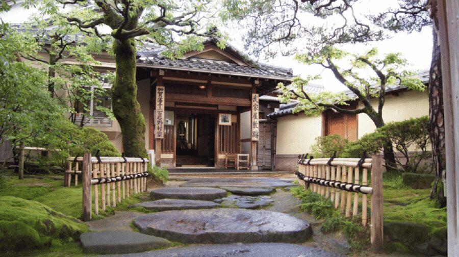 Kanazawa: Samurai Residence Remains Nomura Family admission - The Japanese garden: a calm break inside samurai life