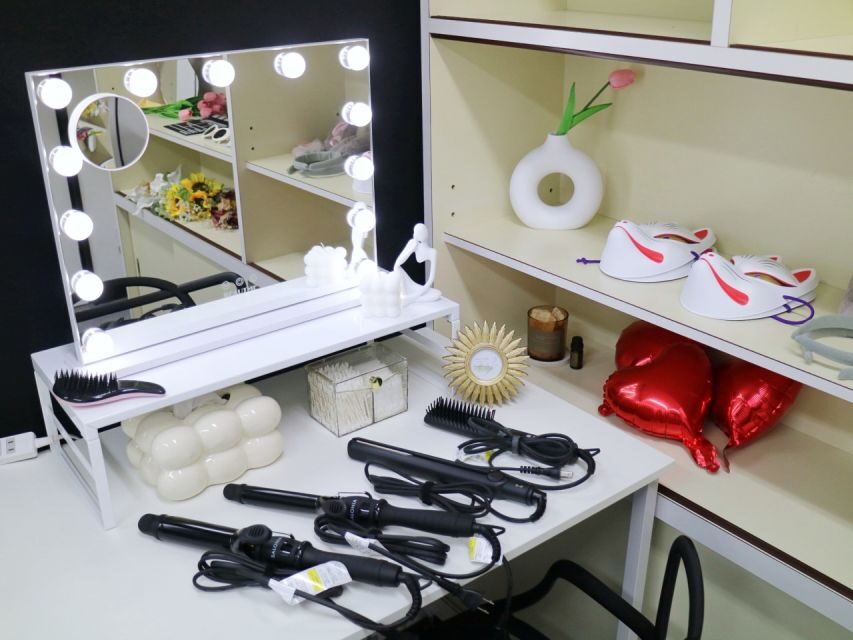 Kanazawa: Selfie Photo Experience with Rental Kimono - Moon - Private shooting space and the makeup room setup