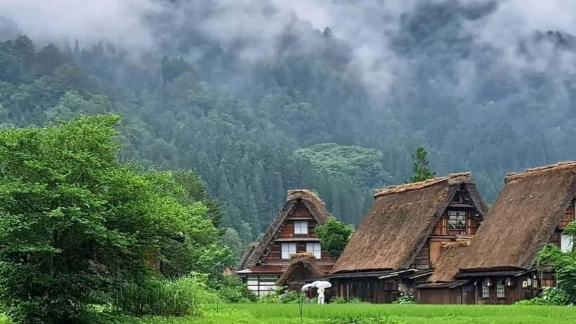 Kanazawa/Takayama: Shirakawago & Takayama Private Day Tour - The last Takayama walk and how guides keep the day on track