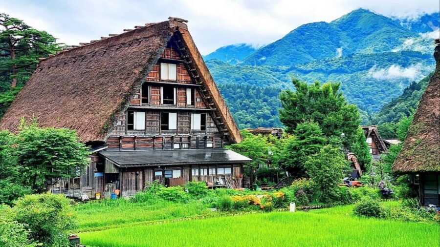 Kanazawa/Takayama: Shirakawago & Takayama Private Day Tour - Comfort and winter realities: air-conditioning, safe driving, and icy footing