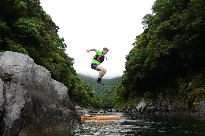 Kayaking in Anbo River - Paddling the emerald-green valley: the “short route, big feel” setup