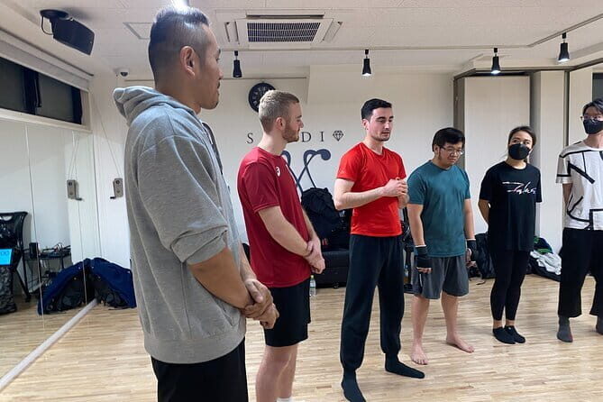 Kickboxing & Body Training with EX-Pro Fighter - Meeting Point and the Simple Flow of the Night