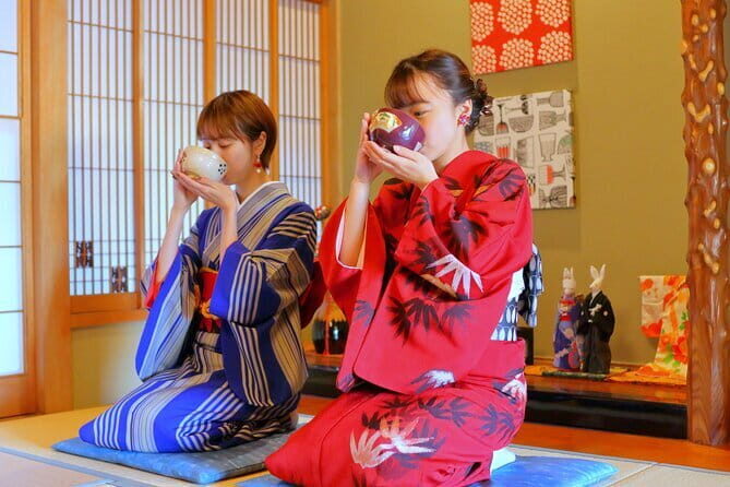 Kimono Experience in Toyama Hokuriku - Entering Okigaedokoro Uchikawa KIPPO and picking your kimono