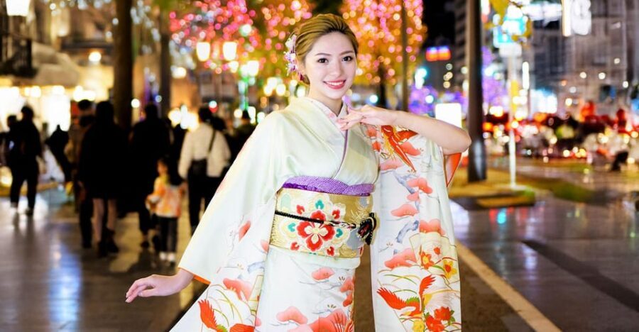 Kimono photoshoot-Includes 100 photo data - Shinsaibashi Photo Stops: Old Osaka Corners in Kimono