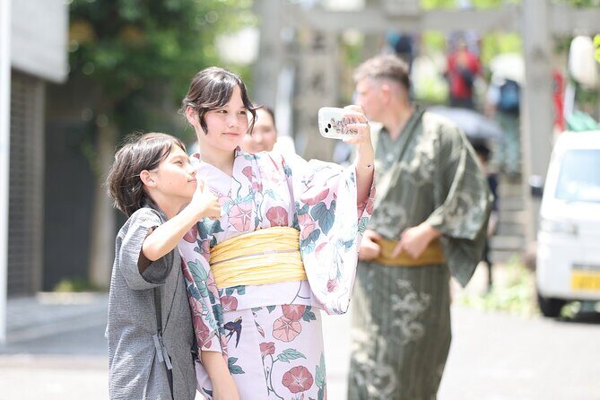 Kimono Rental Photoshoot Experience in Osaka - The professional photo shoot: natural portraits and the 20-shot finish