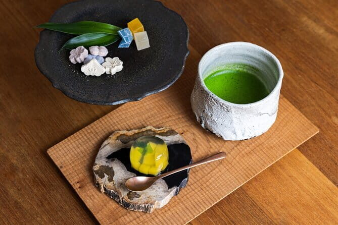 Kintsugi Workshop Class in Shibuya, Tokyo with mon cadeau - Matcha and sweets: the calm start that sets the tone