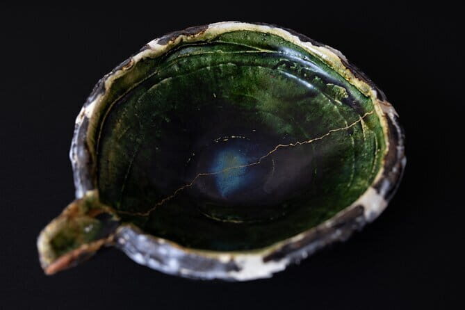 Kintsugi Workshop Class in Shibuya, Tokyo with mon cadeau - Tea-table comfort meets careful craft