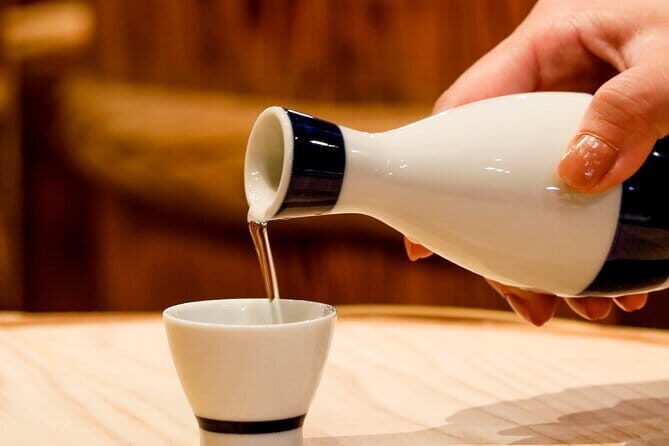 Kobe City Tours - Ikuta-jinja: the 30-minute reset that makes the day feel balanced