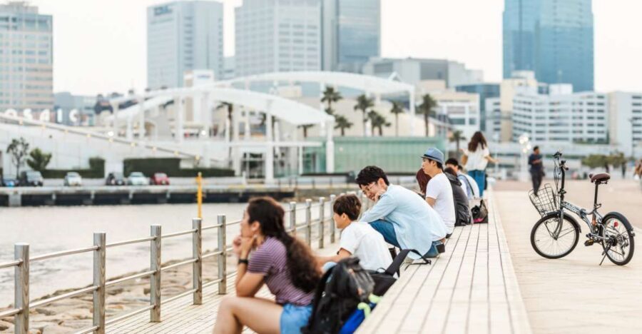 Kobe: Private Walking Tour with Local Guide - Maiko Marine Promenade and the Akashi Kaikyo Bridge glass-floor moment