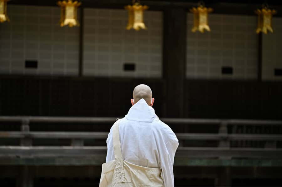 Koyasan: A Mysterious Meditation Journey - First contact: stepping through the 25-meter Daimon Gate